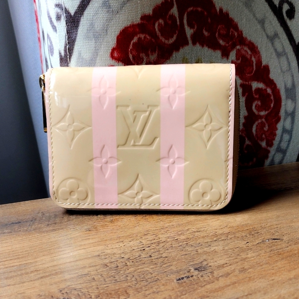 LOUIS VUITTON Vernis Rayures Zippy Coin Purse Pink Beige 